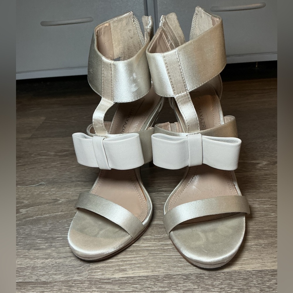 Elegant Women's Sandals with Bow Accent